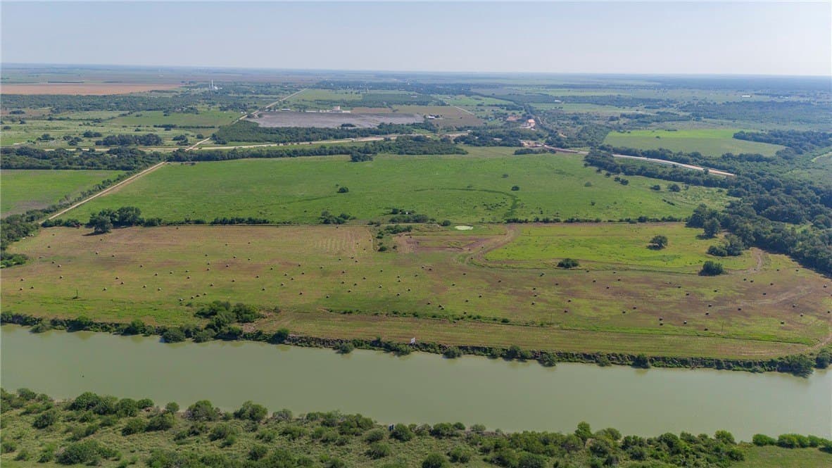 143 acres in Victoria County - photo 4