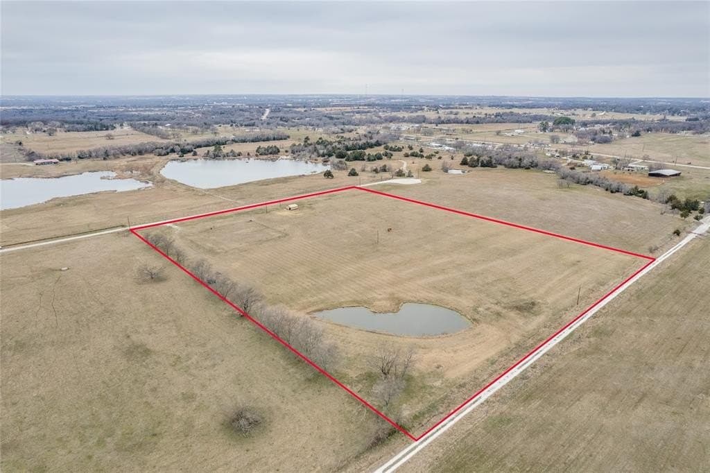 11.1 acres in Cooke County - photo 3