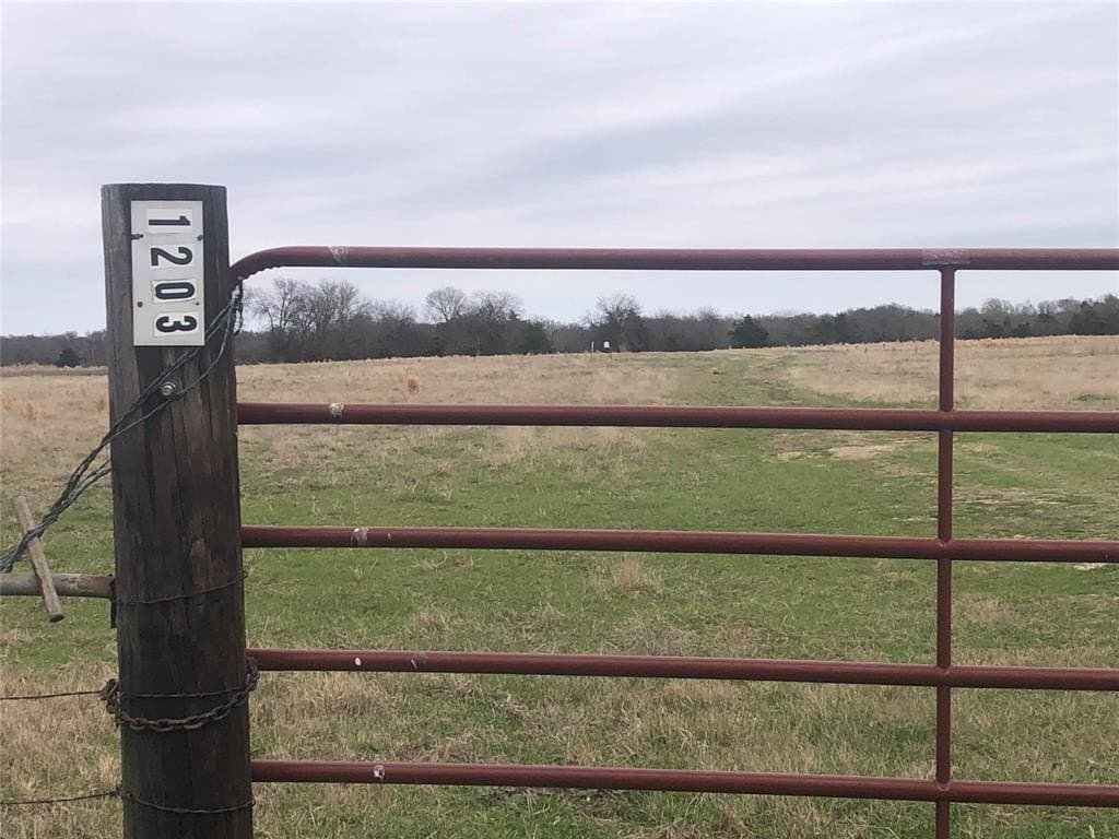 106.96 acres in Hopkins County - photo 5