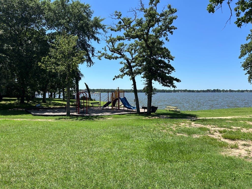 0.1 acres in Henderson County - photo 4