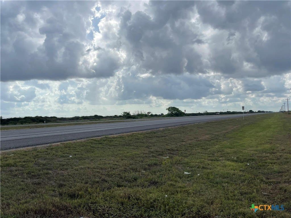 189.79 acres in Calhoun County - photo 2