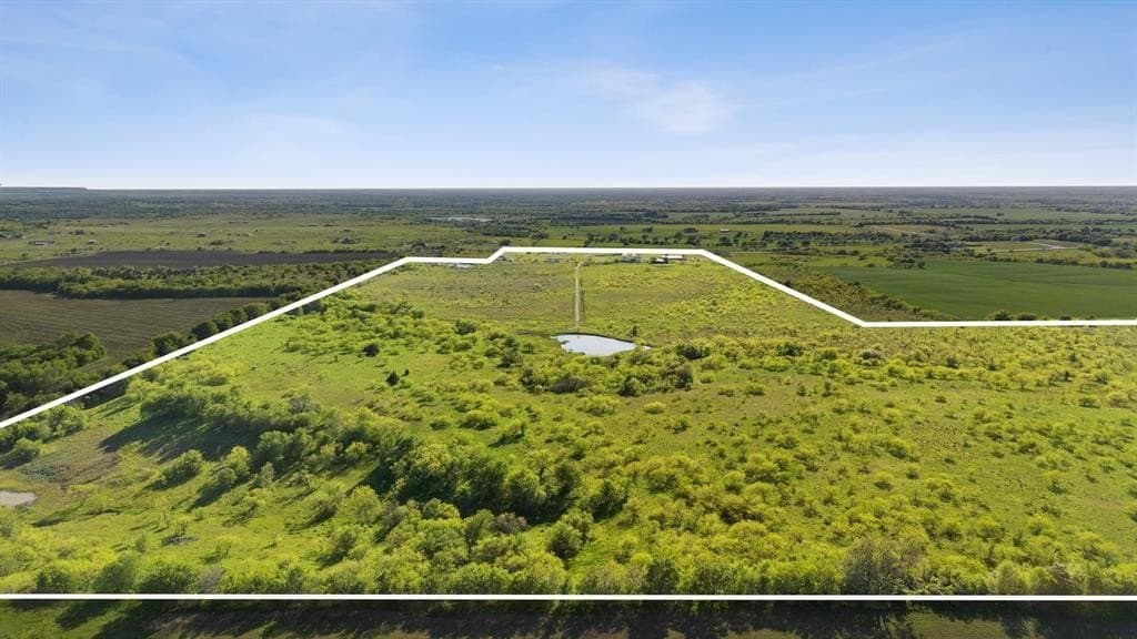 135.87 acres in Ellis County - photo 2