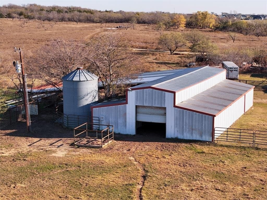 135.87 acres in Ellis County - photo 6
