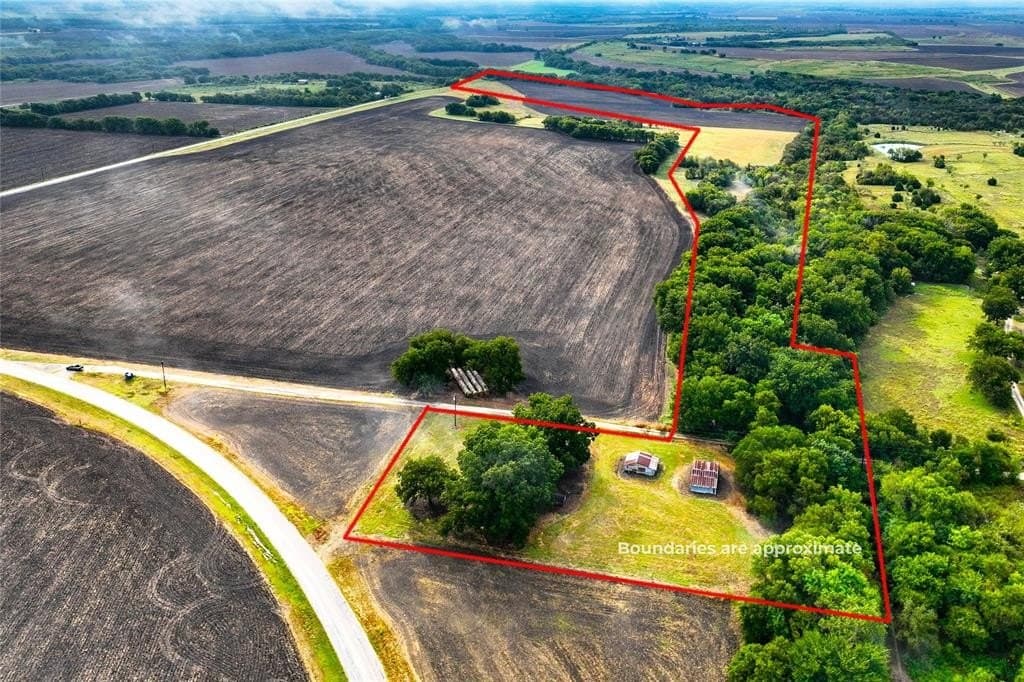 39.64 acres in Hill County - photo 3