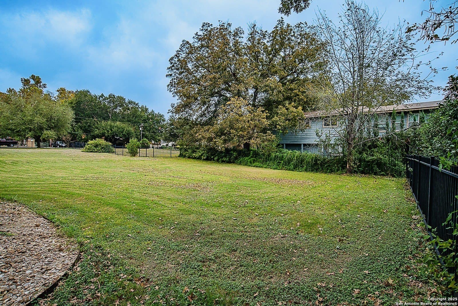 1.37 acres in Guadalupe County - photo 2