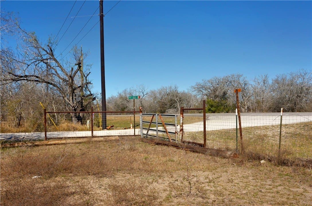 9.17 acres in Bee County - photo 4