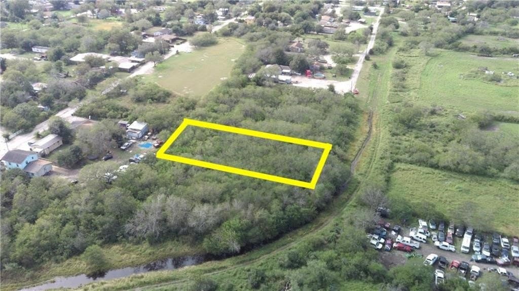 0.18 acres in Jim Wells County - photo 2