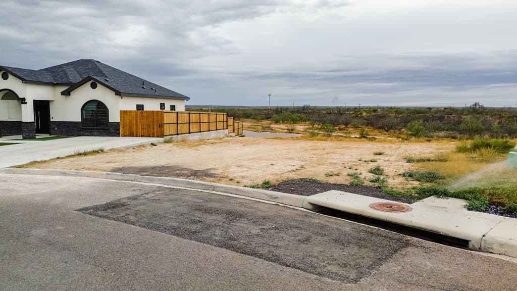 0.21 acres in Maverick County - photo 4
