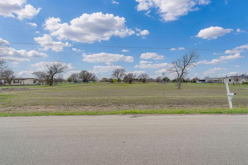 2.35 acres in Ellis County - photo 2