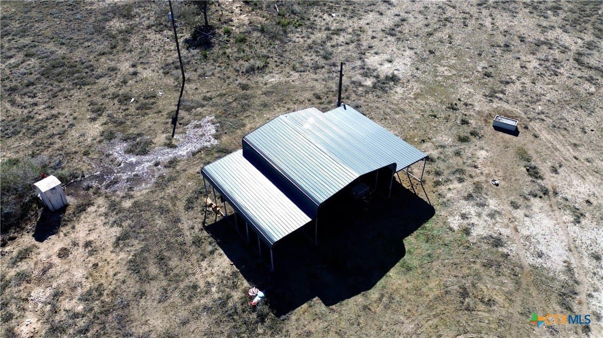 141.69 acres in Goliad County - photo 3