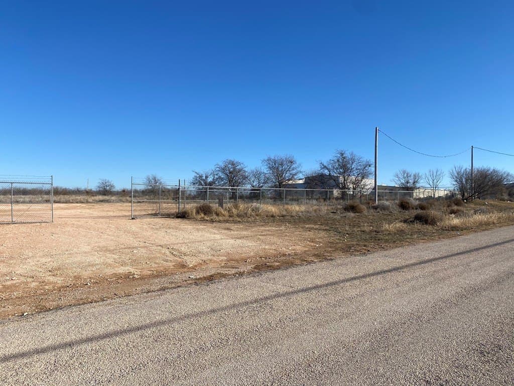 10 acres in Tom Green County - photo 3