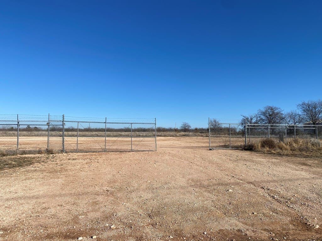 10 acres in Tom Green County - photo 4