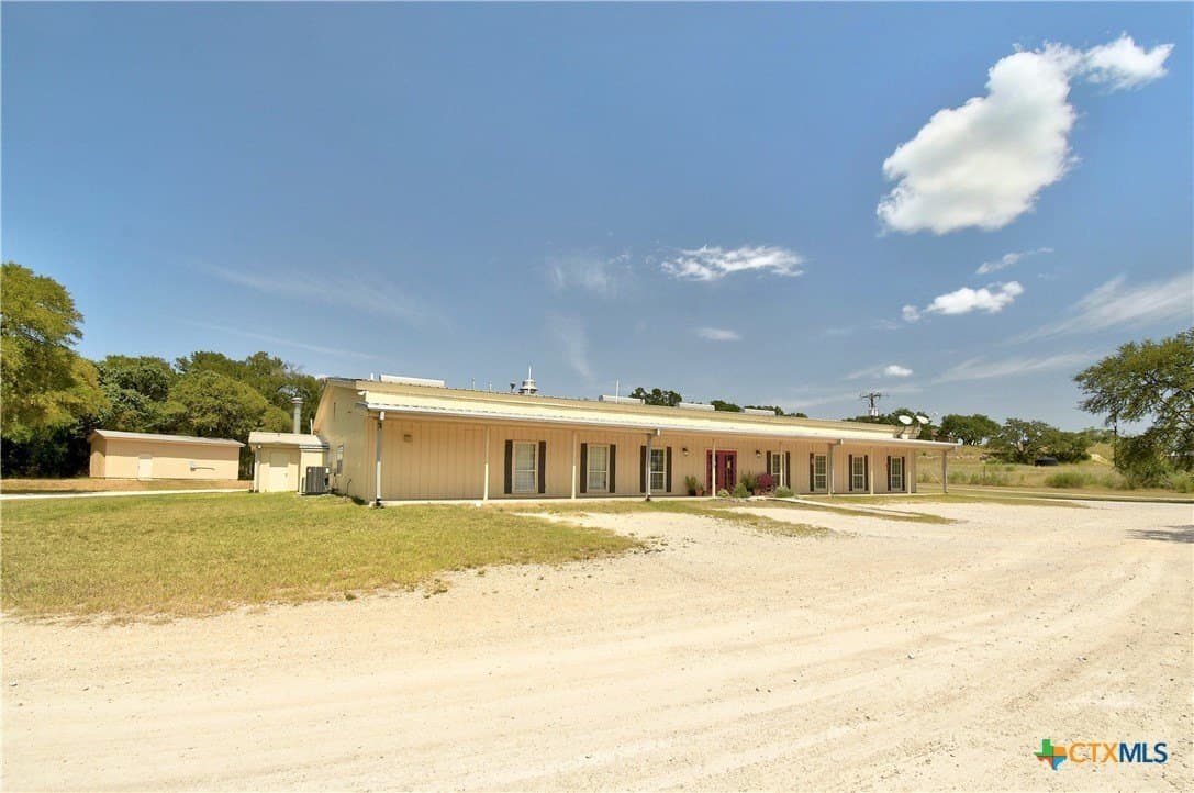 10 acres in Hays County - photo 2