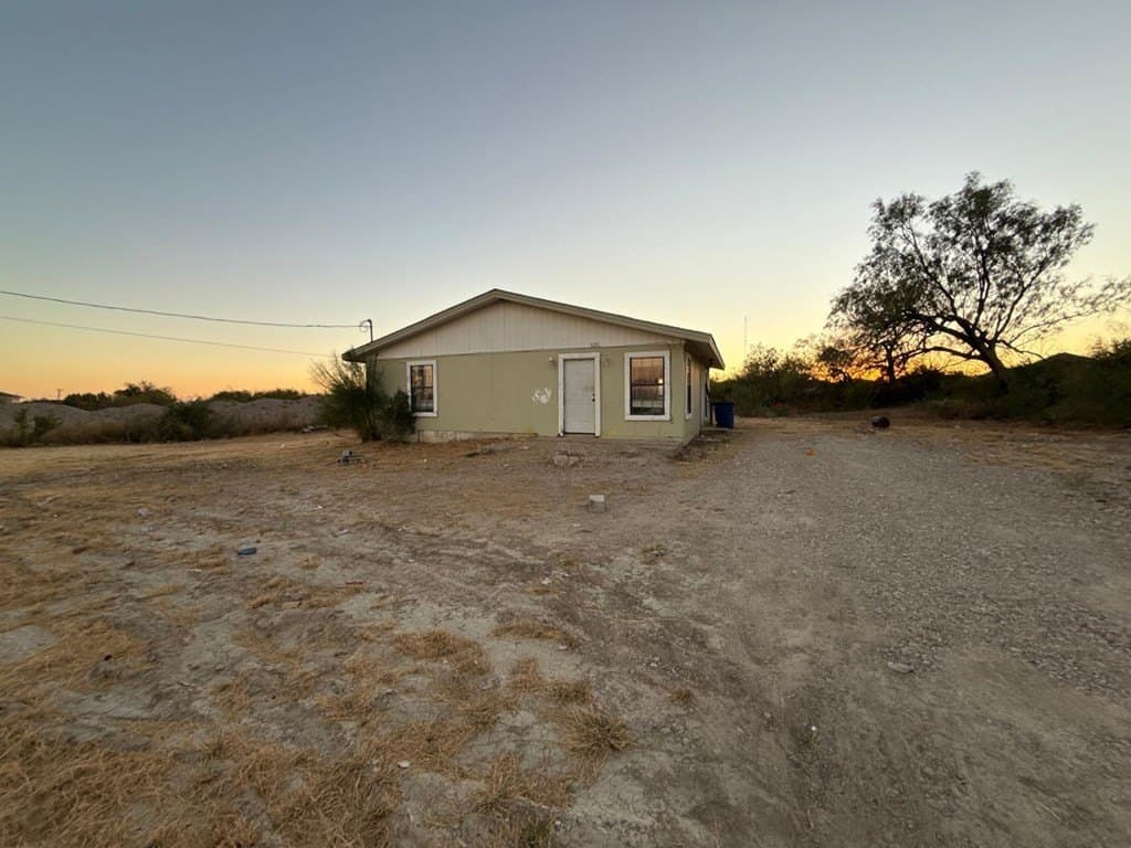 27,834 acres in Maverick County - photo 2