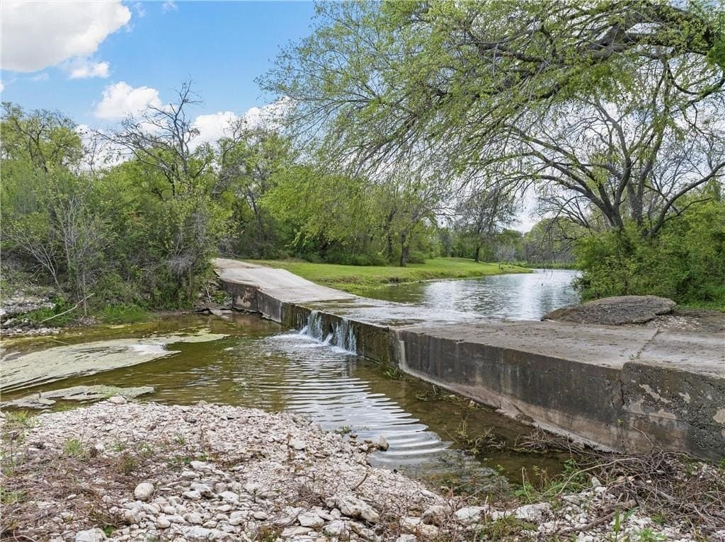 12 acres in McLennan County - photo 2