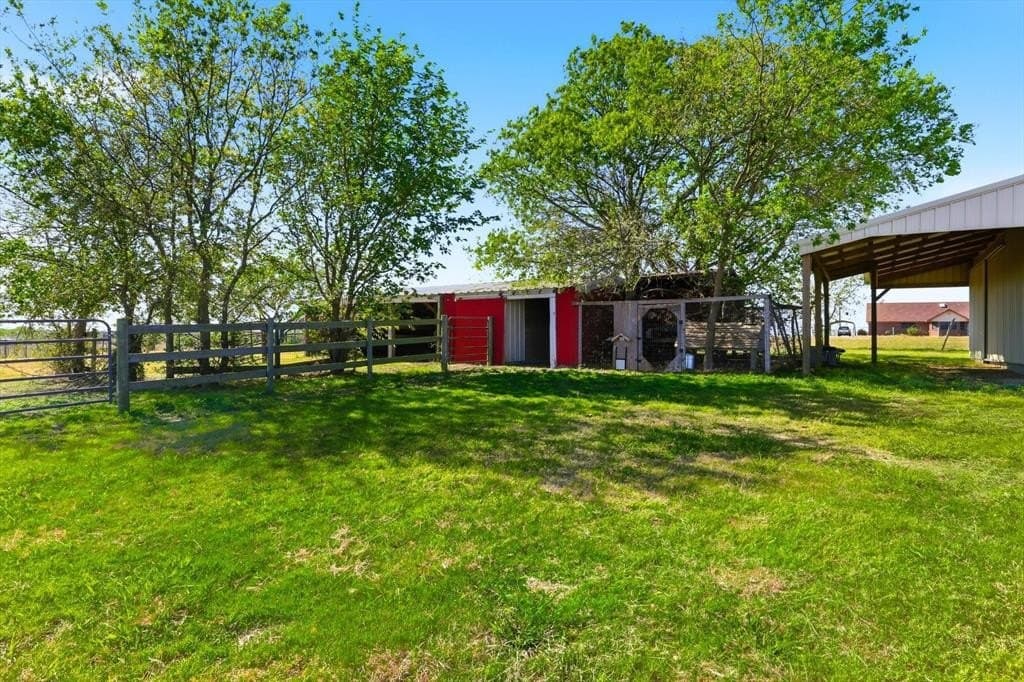 3873 Lois Road E