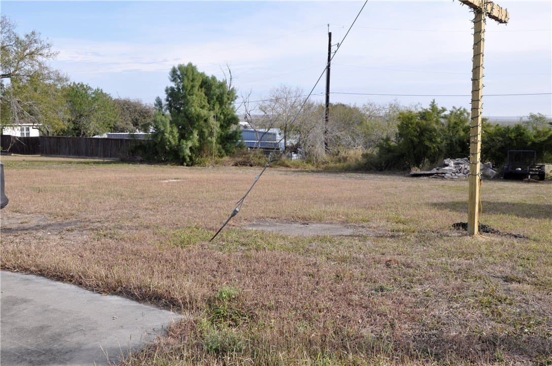 0.25 acres in Nueces County - photo 2