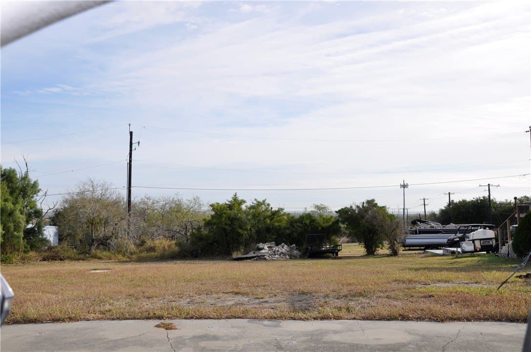 0.25 acres in Nueces County - photo 3