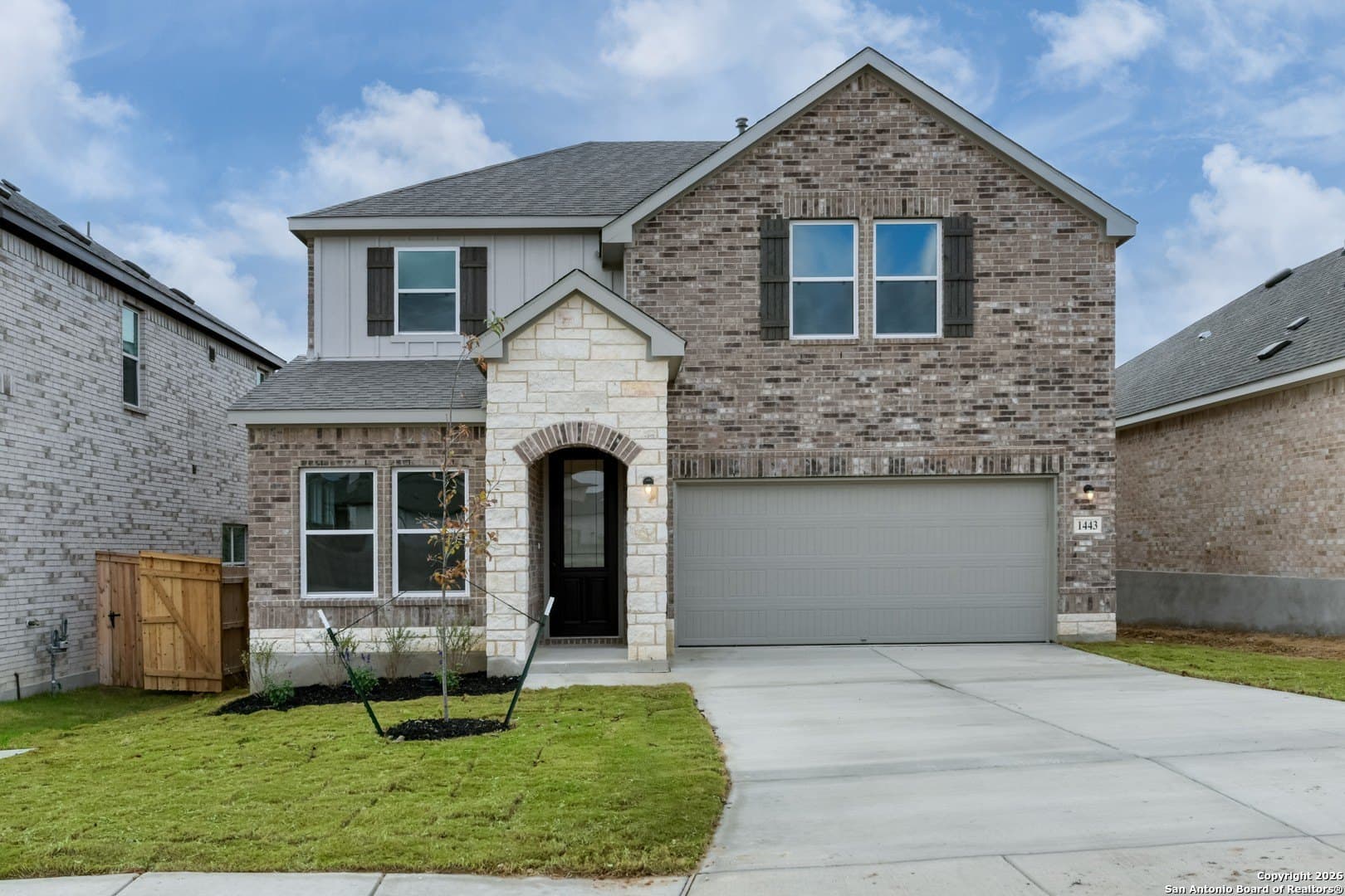 1443 Lockett Falls