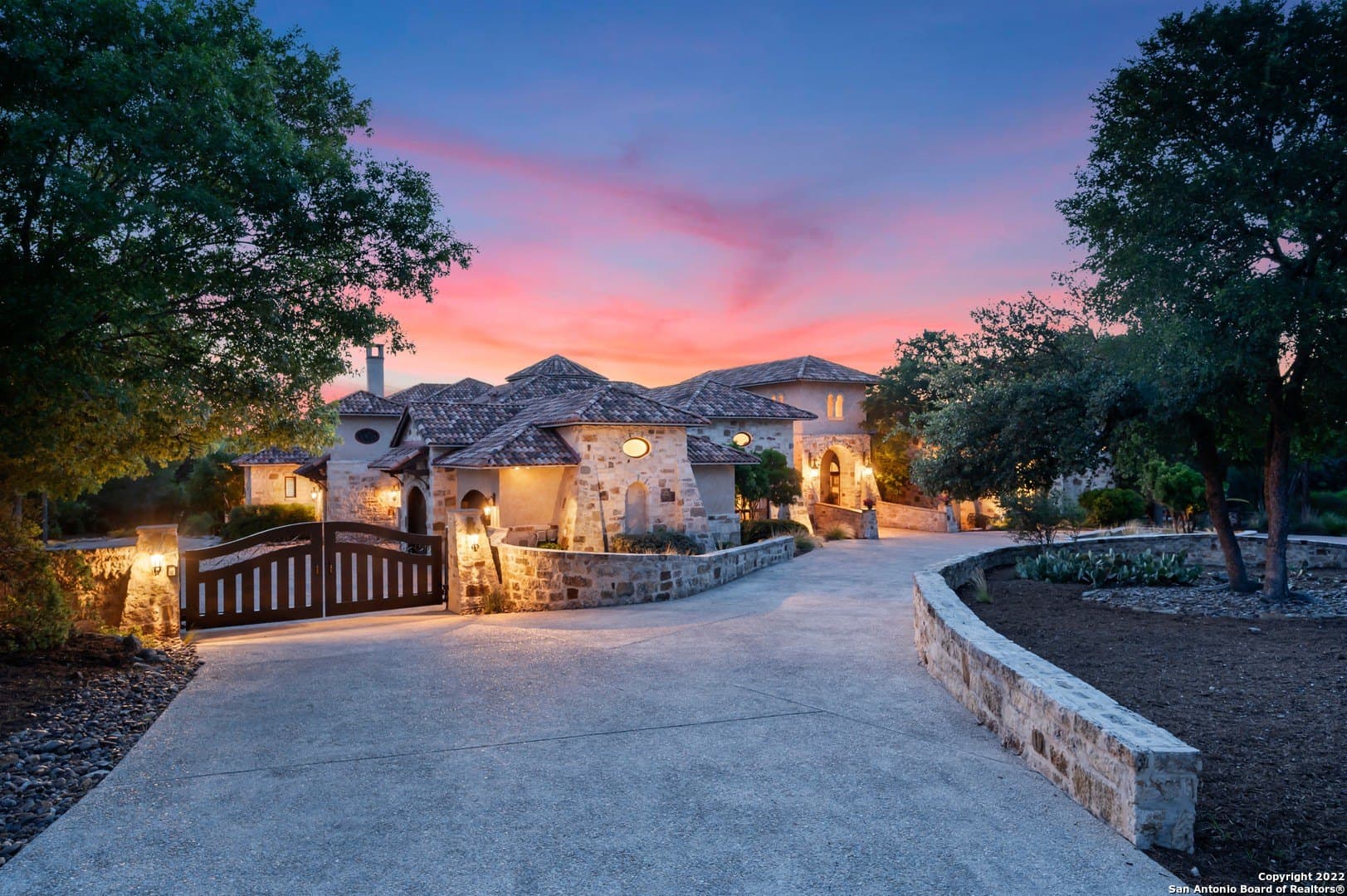 210 RIVERWOOD