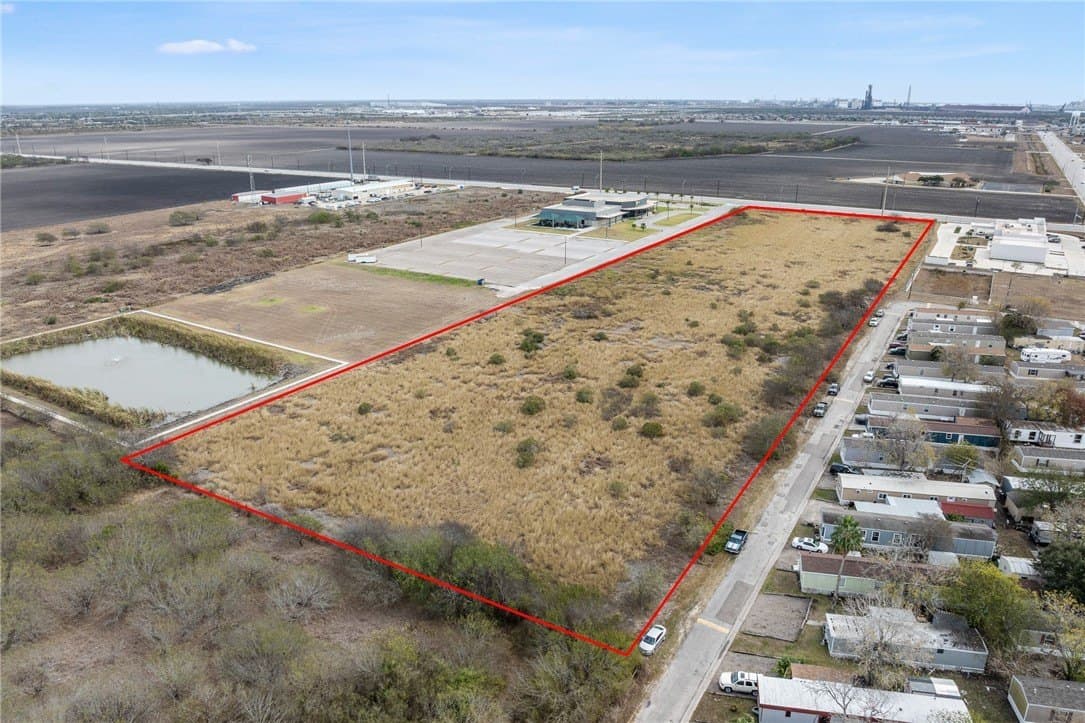10 acres in San Patricio County - photo 5