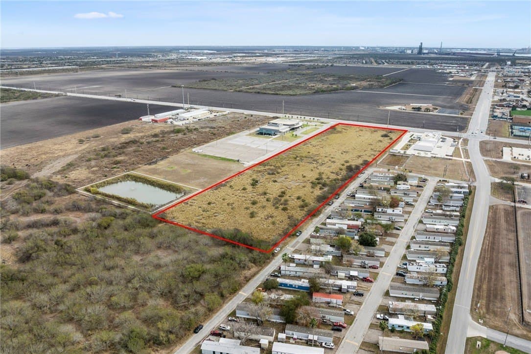 10 acres in San Patricio County - photo 6