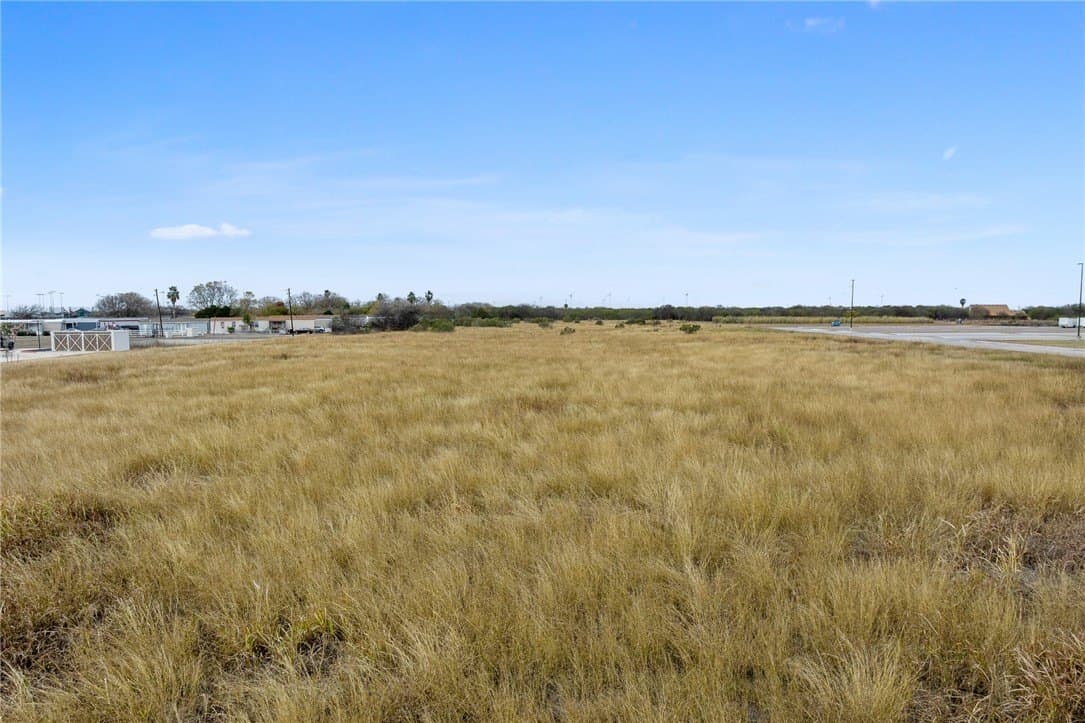 10 acres in San Patricio County - photo 13