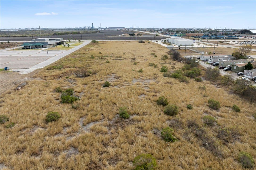 10 acres in San Patricio County - photo 14