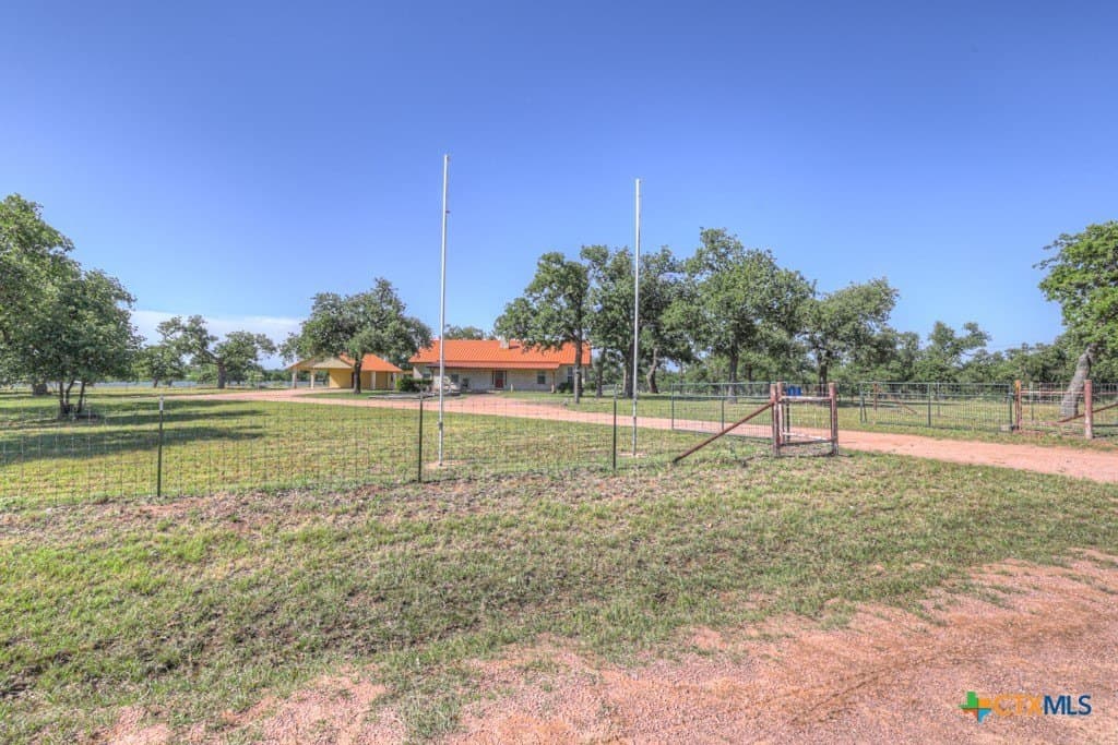 19.34 acres in Gillespie County - photo 2