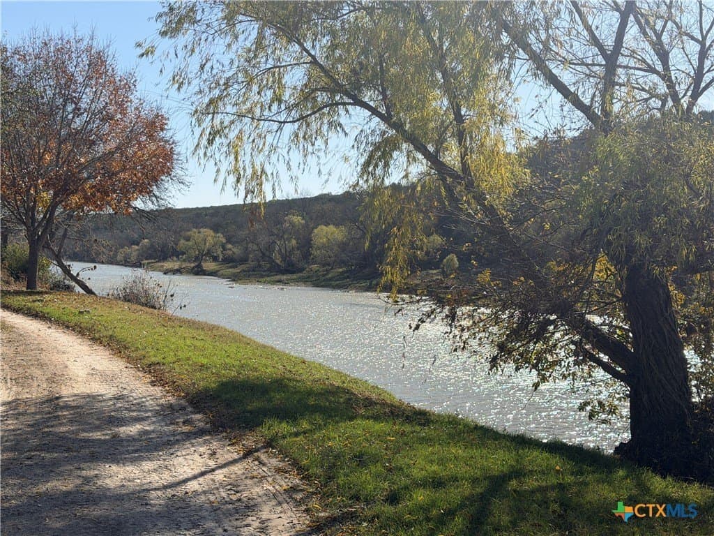 N River RD lot: 151