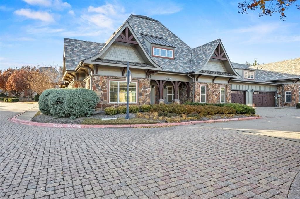 5204 Sutton Circle