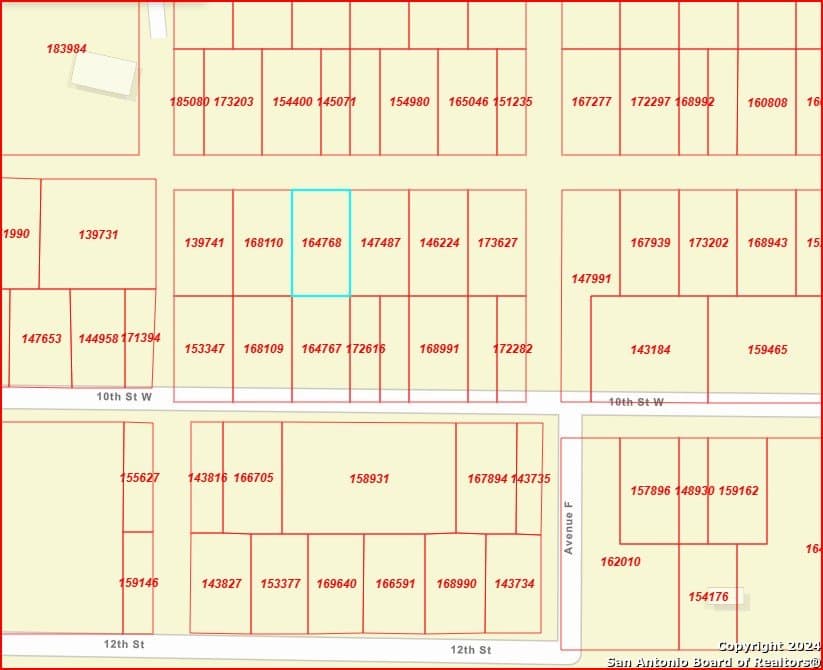 0.1 acres in Bandera County - photo 2