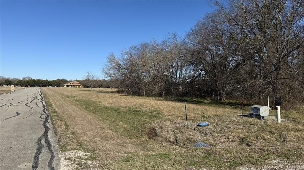 1.12 acres in Navarro County - photo 16