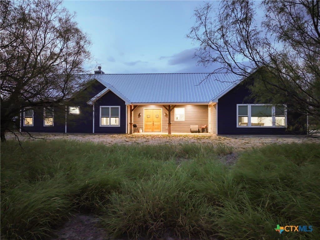 377.5 acres in Zavala County - photo 4