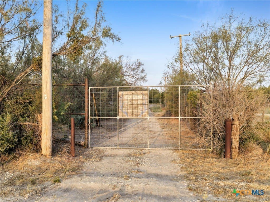 377.5 acres in Zavala County - photo 32
