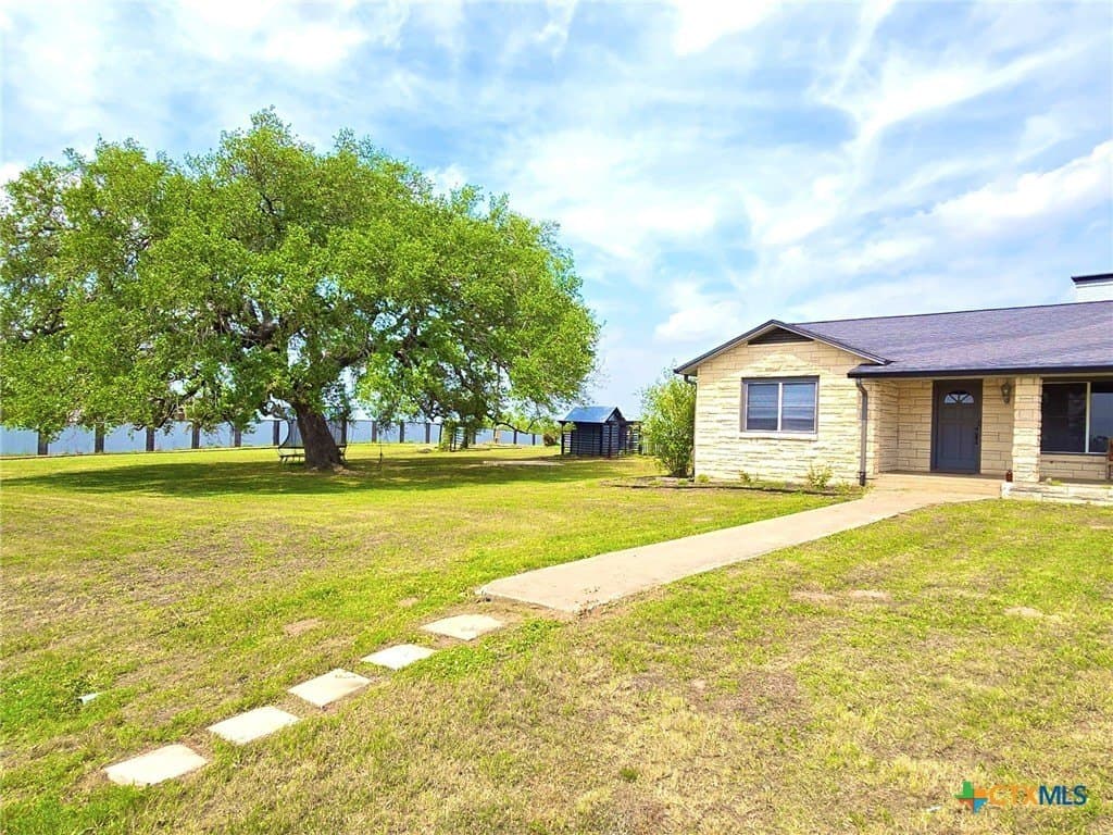 10 acres in Gonzales County - photo 2