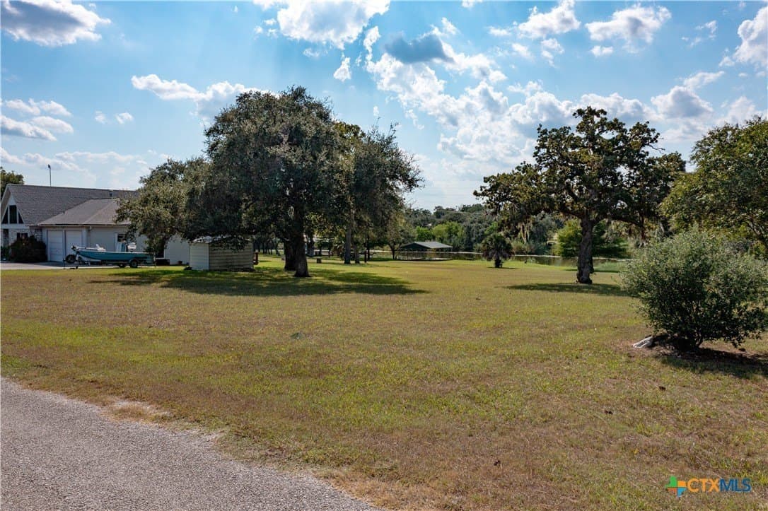 0.17 acres in Goliad County - photo 6