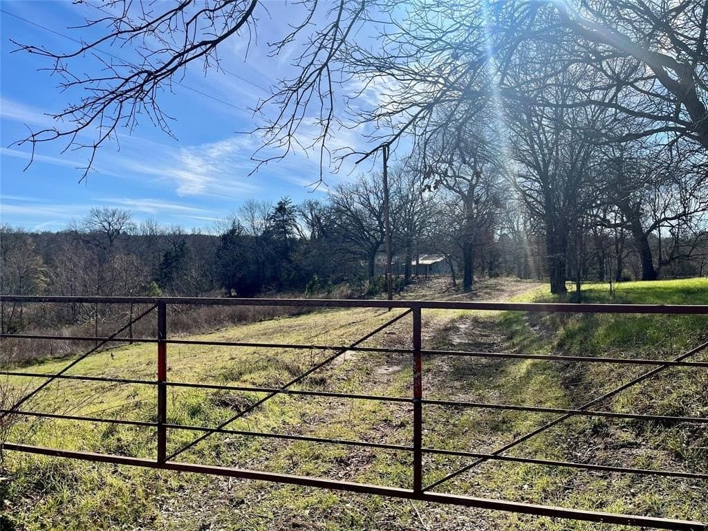 4.9 acres in Smith County - photo 4