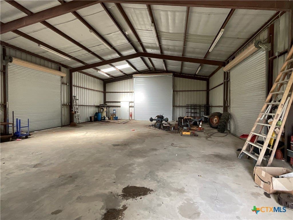 21.65 acres in Lavaca County - photo 38