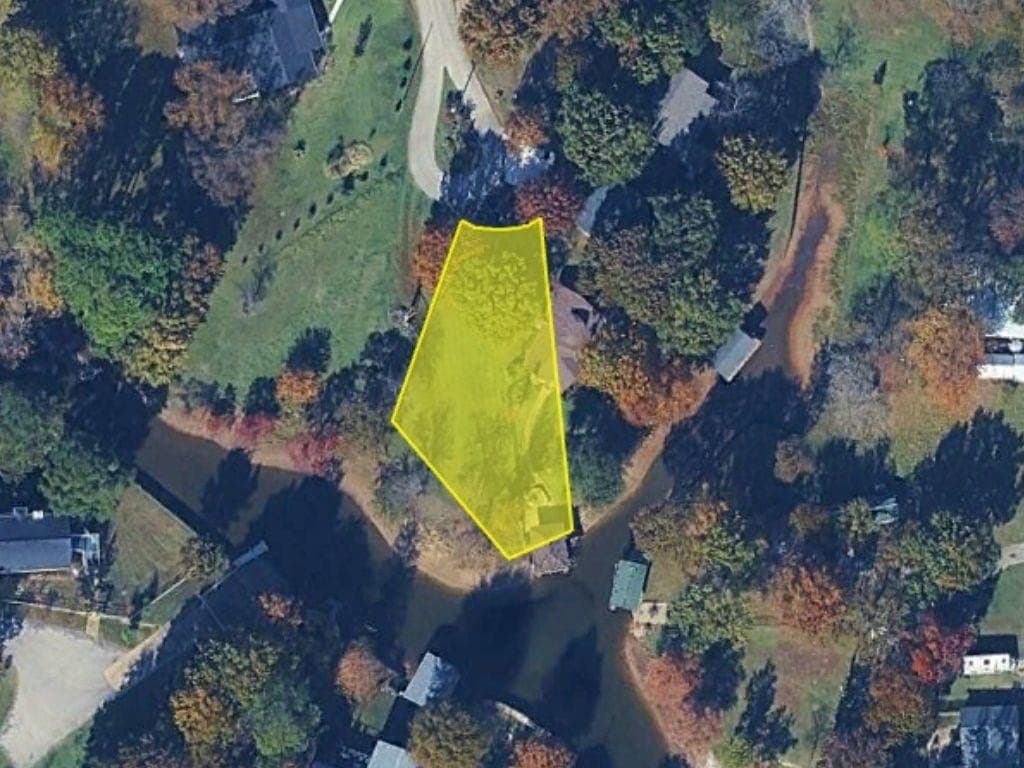 0.28 acres in Henderson County - photo 5
