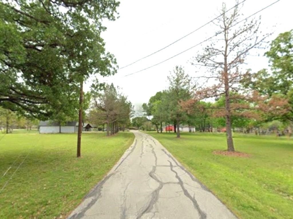 0.28 acres in Henderson County - photo 4