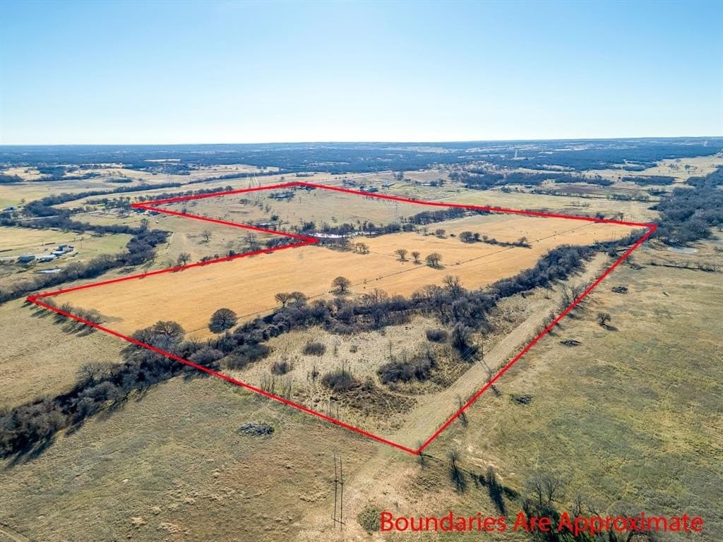 115.69 acres in Wise County - photo 2