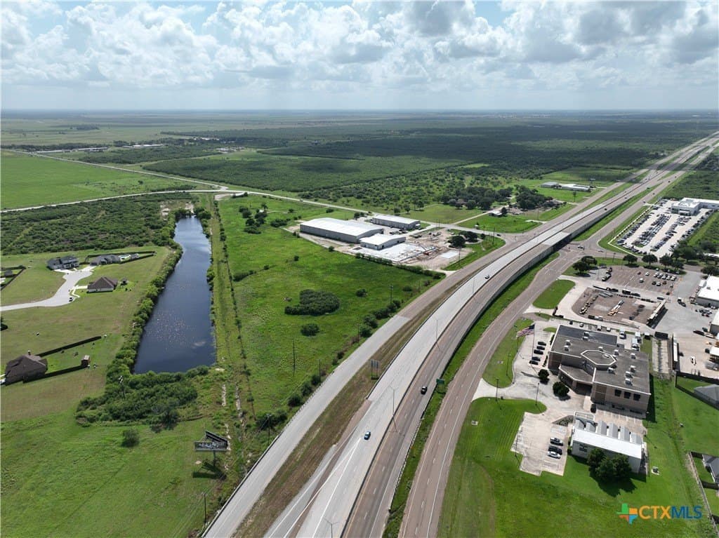 16.34 acres in Victoria County - photo 3