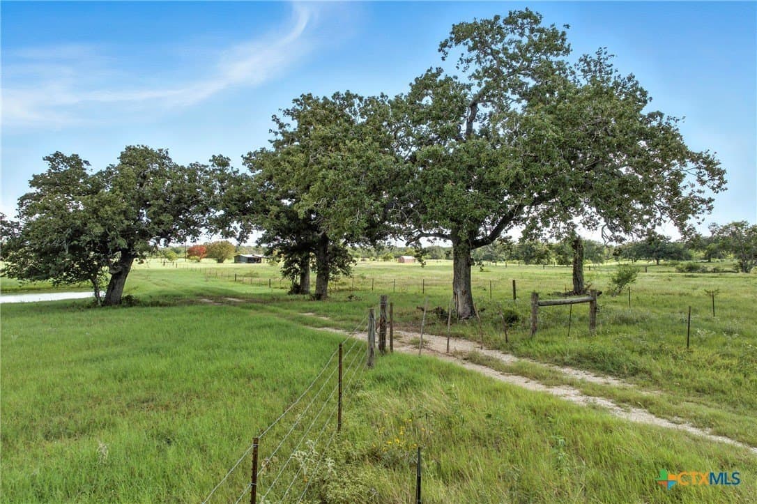 42.33 acres in Gonzales County - photo 9