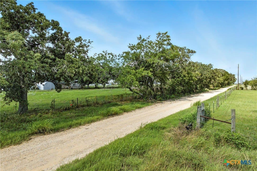 42.33 acres in Gonzales County - photo 3