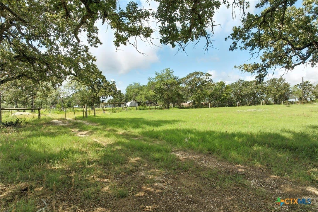 42.33 acres in Gonzales County - photo 7