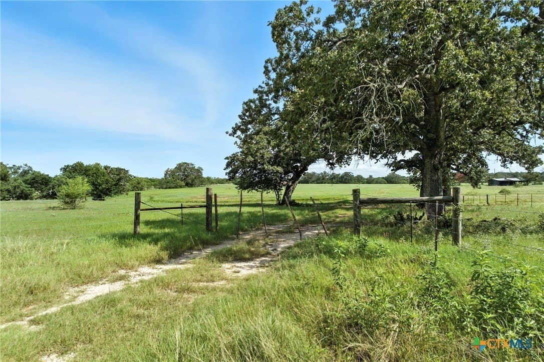 42.33 acres in Gonzales County - photo 8