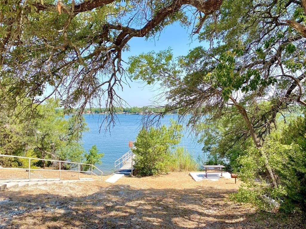 0.05 acres in Hood County - photo 9