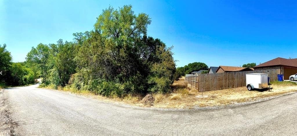 0.05 acres in Hood County - photo 4