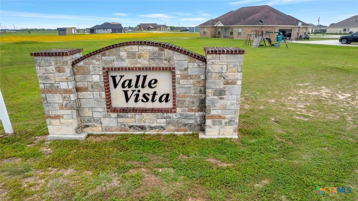 1.01 acres in Victoria County - photo 3